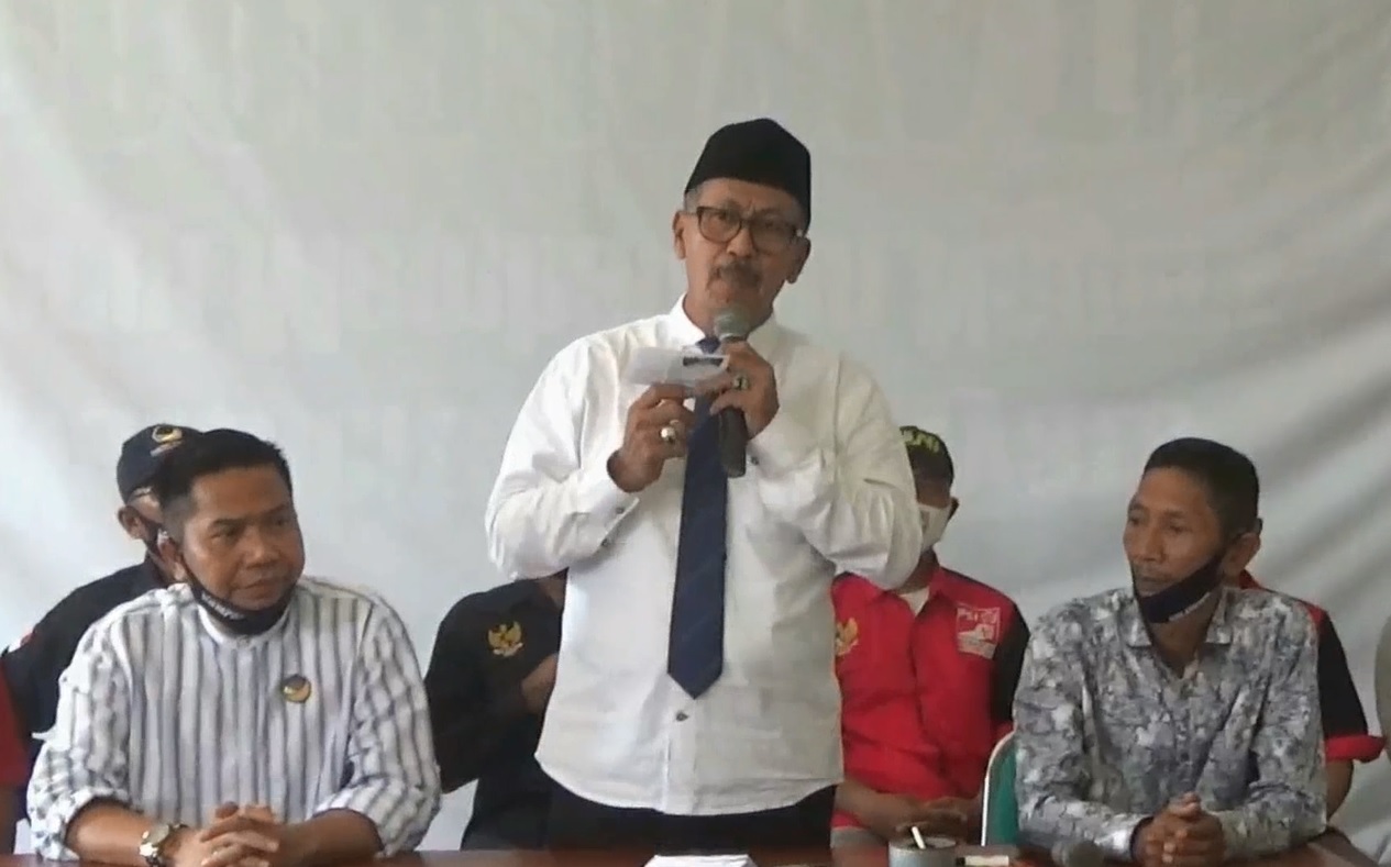 Bakal calon Bupati Lamongan dari jalur perseorangan, Suhandoyo mengumumkan nama pasangan barunya. (metrotv)