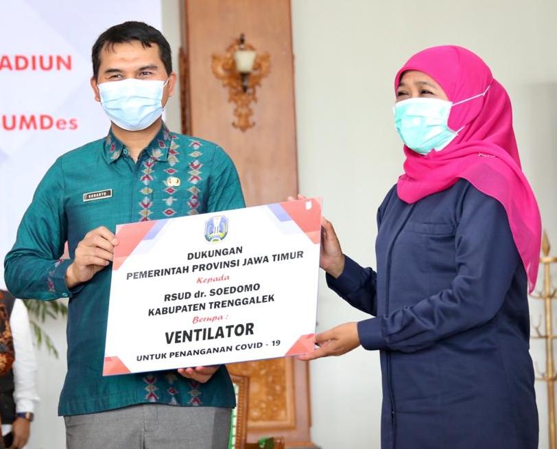 Gubernur Khofifah Bagikan 25 Ventilator untuk 15 Rumah Sakit Rujukan Covid-19