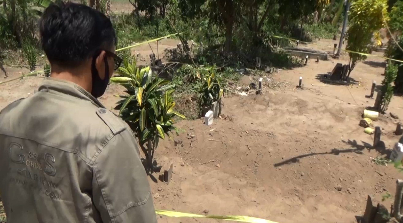 Makam Anis sudah ditata kembali setelah sempat digali ulang oleh pelaku pencurian kain kafan (Foto / Metro TV)