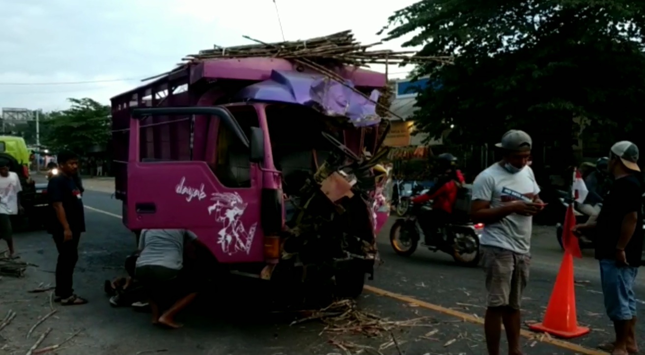 Truk Adu Banteng, Sopir Terjepit