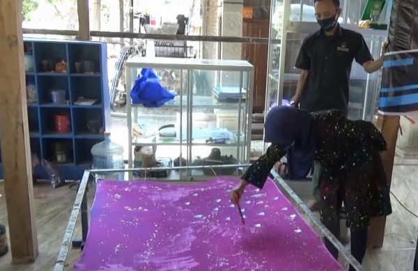 Menghapus Stigma Kampung Idiot Lewat Batik Ciprat