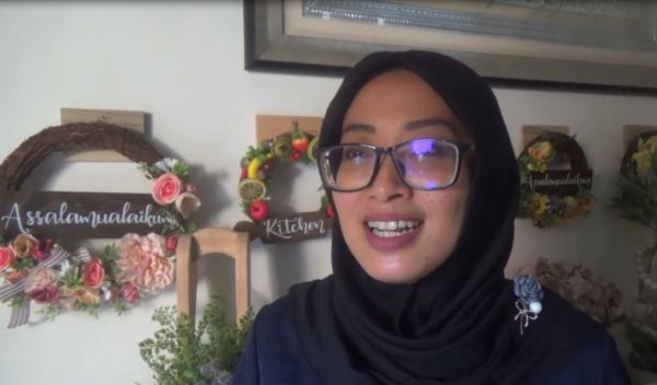 Apoteker Kreatif,  Sulap Ranting Jadi Hiasan Dinding Cantik