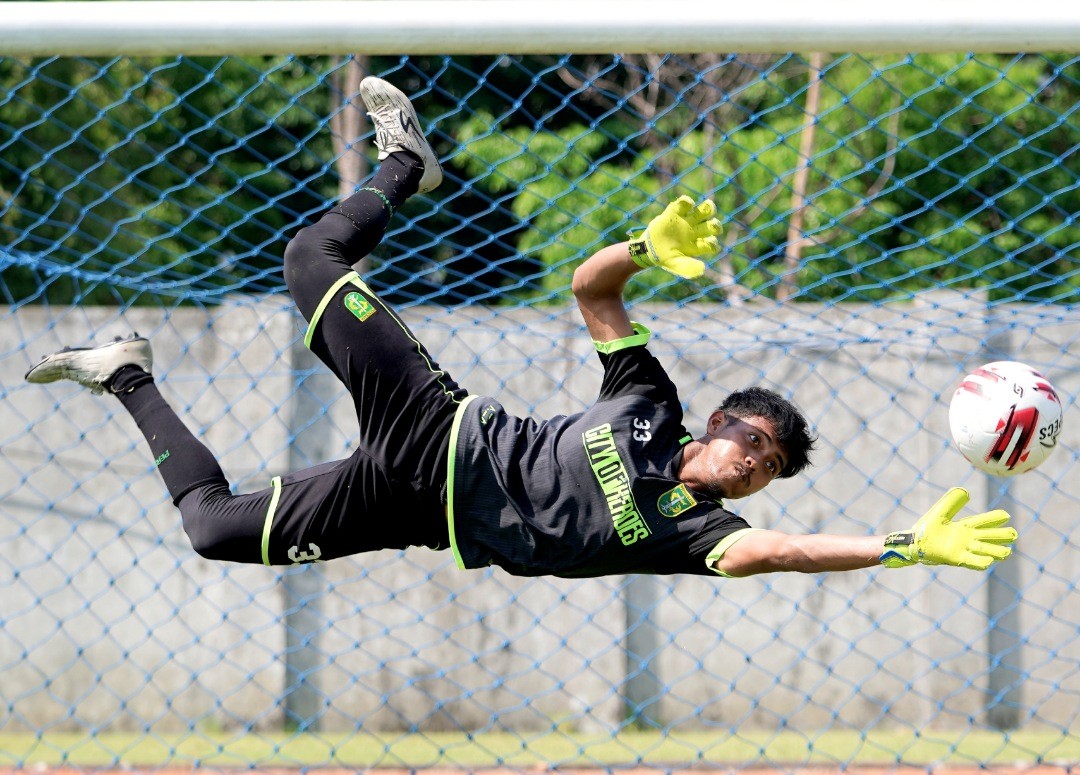 Kisah Penjaga Gawang Persebaya Sembuh dari Covid-19