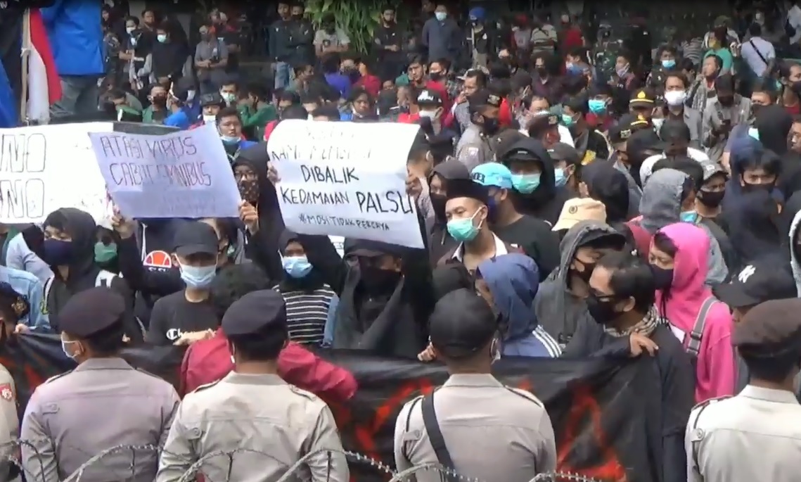 Aksi unjuk rasa tolan omnibus law kembali terjadi di Tulungagung. (metrotv)