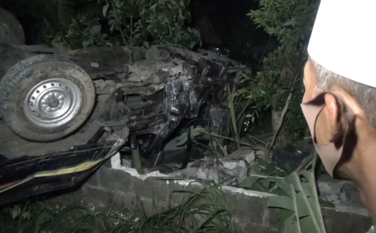 Mesin Mati, Mobil Pikap Dihantam Kereta Api