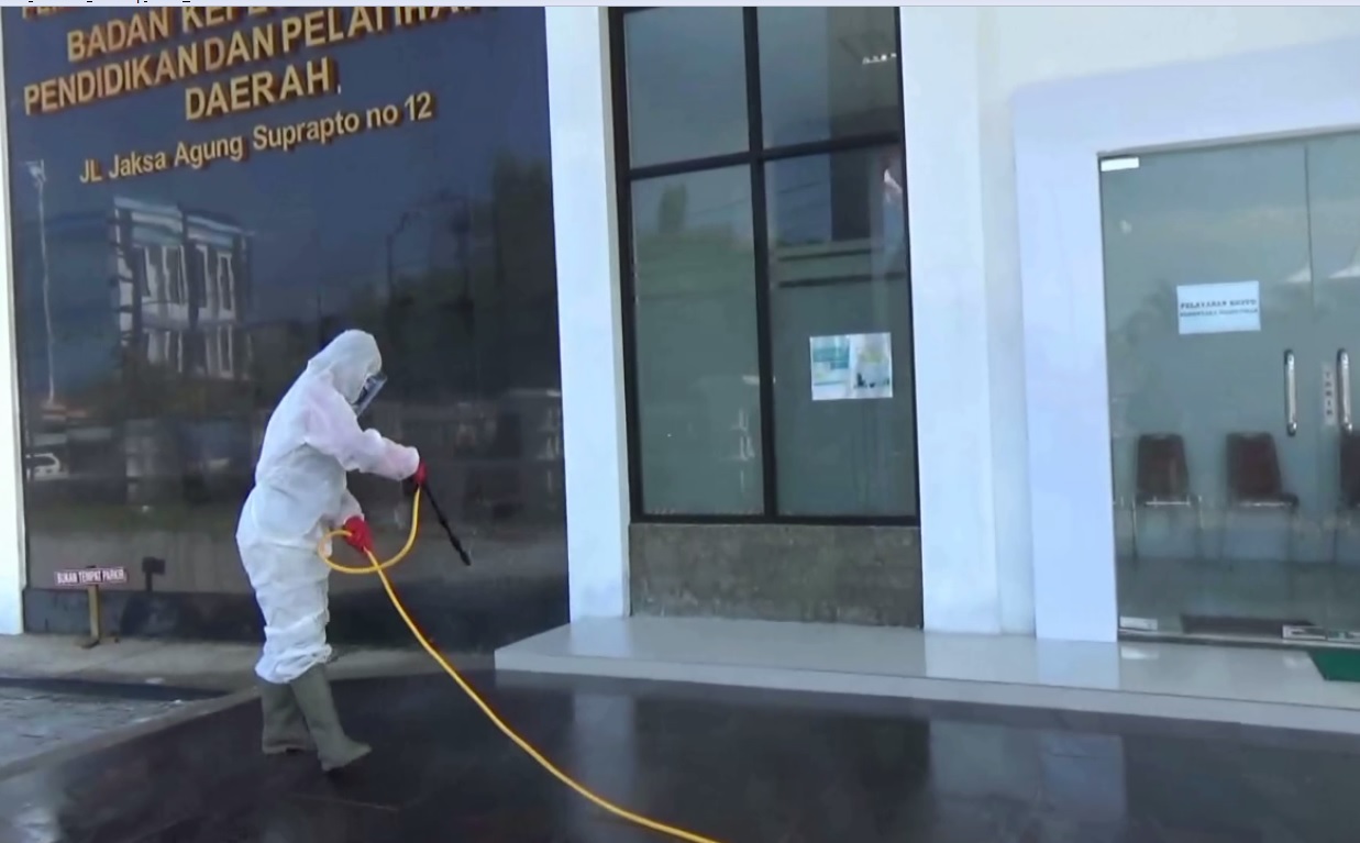 Kantor BKPPD yang berada di komplek Pendopo Kabupaten Pacitan ditutup. (metrotv)