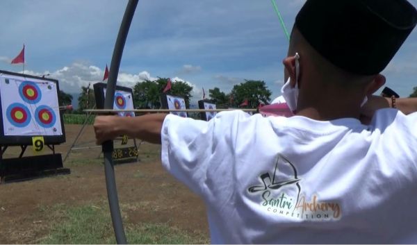 Ratusan Santri di Pasuruan Adu Panahan
