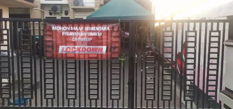 Kantor DKUPP Probolinggo dilockdown setelah adanya pemohon Banpres UMKM dinyatakan reaktif covid-19 (Foto / Metro TV)