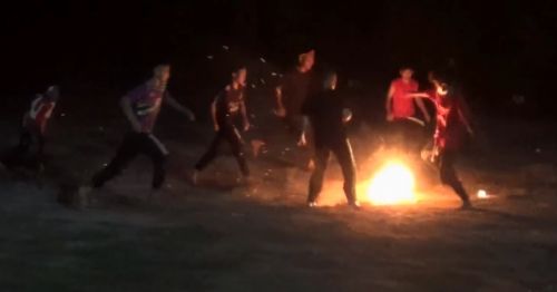 Sepak bola api dilakukan santri pondok pesantren Roudlotul Huda untuk memperingati Hari Santri Nasional 2020 (Foto / Metro TV)