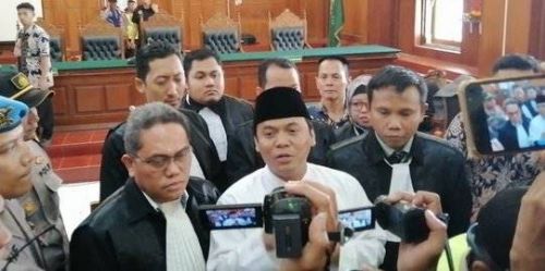 Gus Nur saat menjalani sidang beberapa waktu lalu (foto/Metro TV)