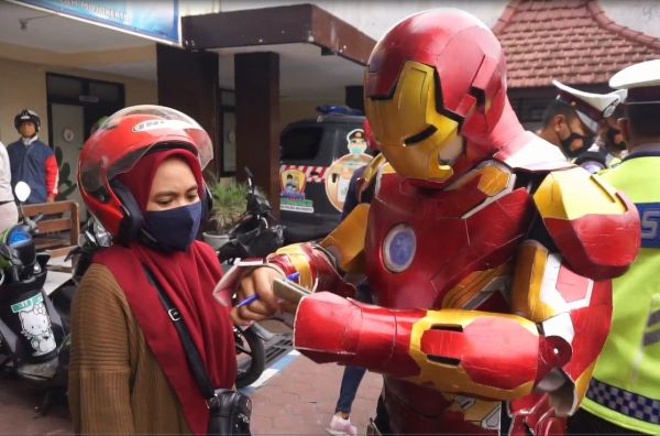 Operasi Zebra, Satlantas Mojokerto Terjunkan Iron Man