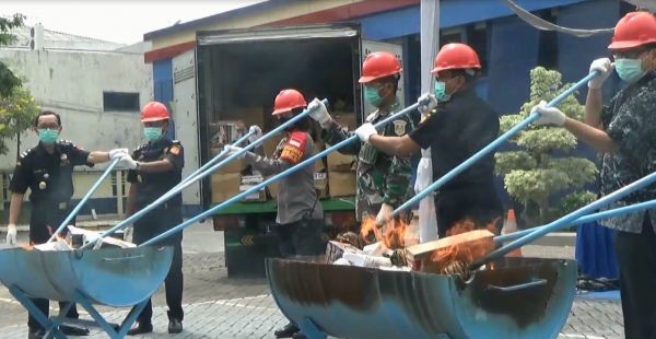 Bea Cukai Juanda Musnahkan Barang Ilegal, Ada Soft Guns dan Sex Toys!