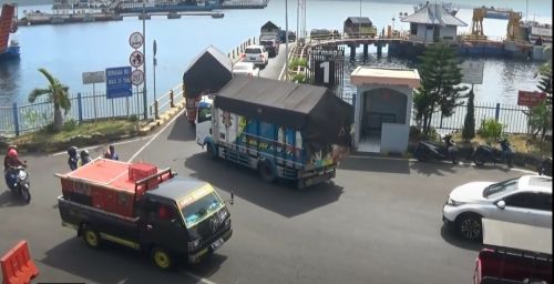 Kondisi kepadatan di Pelabuhan Ketapang, Banyuwangi saat libur panjang (Foto / Metro TV)