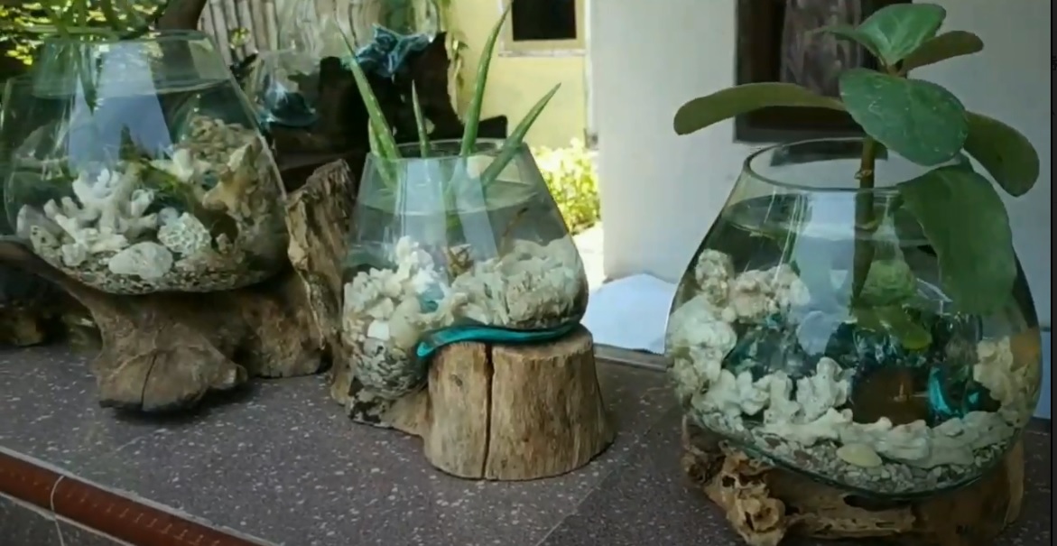 Deretan aquarium unik milik As'ad yang saat ini banyak dipesan hingga luar negeri (Foto / Metro TV)