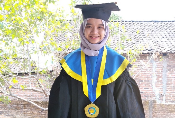 Wisudawan Bidikmisi ITS Terbaik Zahrah Ayu Afifah Febriani. (Foto; Dok. ITS)