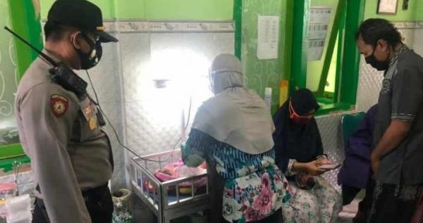 Diduga Hasil Hubungan Gelap, Bayi Perempuan Dibuang di Teras Masjid Sumenep
