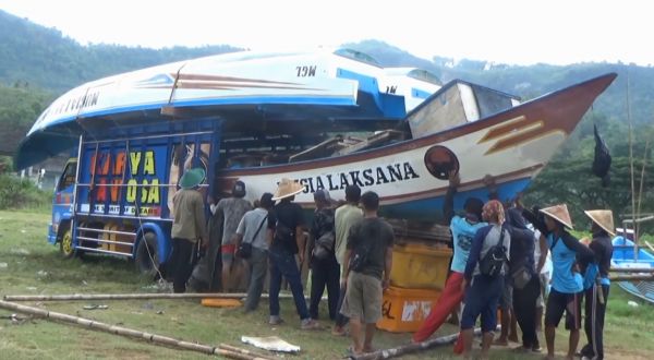Bertikai, Puluhan Nelayan Pendatang di Pacitan Memilih Pulang Kampung