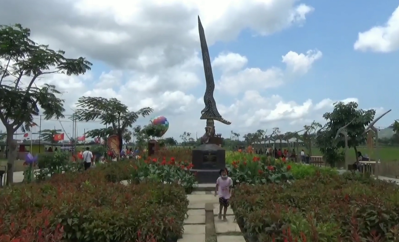 Monumen Kering Jangkung Mangkurat berada di lokasi Nangkula Park Tulungagung. (metrotv)