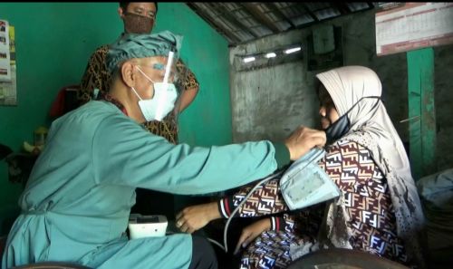Aksi sosial dilakukan Paguyuban Terapi Stroke dengan memberikan pengobatan gratis. (metrotv)