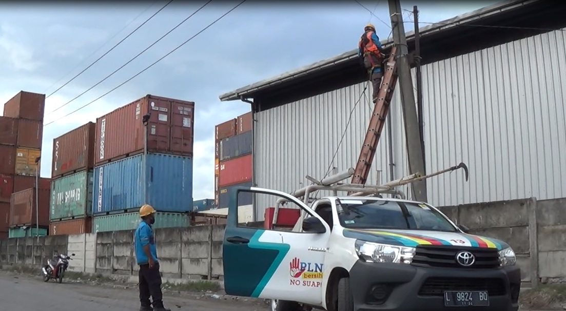 Tersengat Listrik Tegangan Tinggi, Bocah di Surabaya Selamat