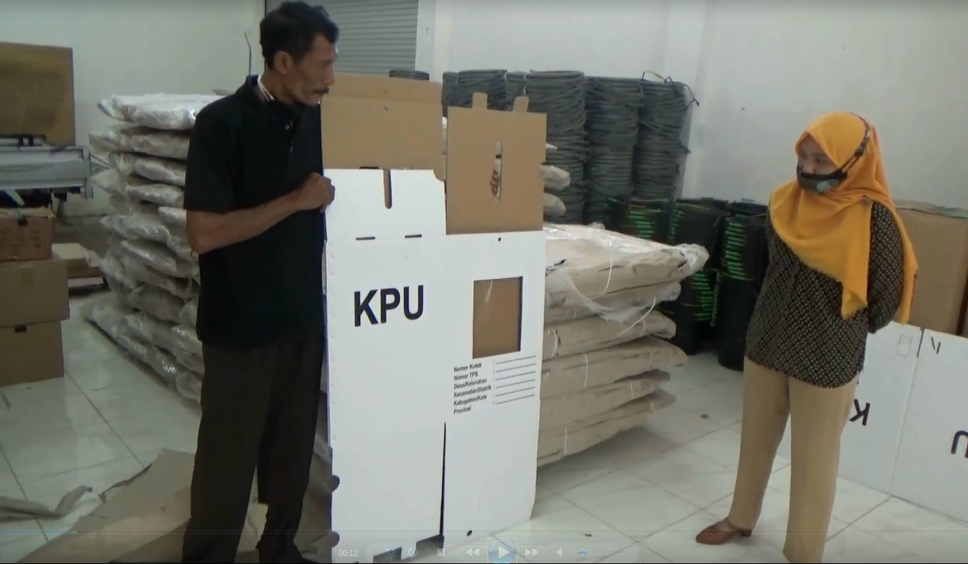  Kotak suara berbahan karton dupleks diterima Komisi Pemilihan Umum (KPU) Kota Pasuruan. (metrotv)