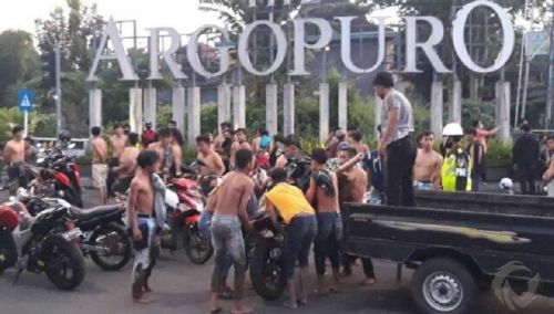 Pebalap liar diamankan polisi setelah sempat terjadi aksi kejar-kejaran (Foto / Istimewa) 