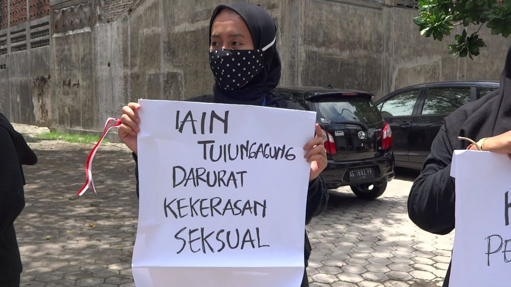 Mahasiswa IAIN Tulungagung melakukan demo terkait kasus pelecehan (Foto / Metro TV)