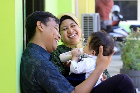 12 Anak Terlantar Akhirnya Mendapat Orang Tua Asuh