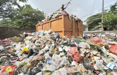 Tumpukan sampah di sudut kota Pamekasan (Foto / Metro TV)