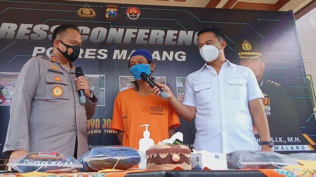 MS, tersangka pembunuhan Manan mengaku sakit hati lantaran korban berselingkuh dengan istri tersangka (Foto / Metro TV)