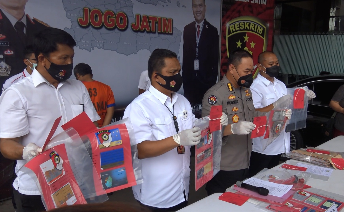 Polda Jatim membongkar investasi bodong. (metrotv)