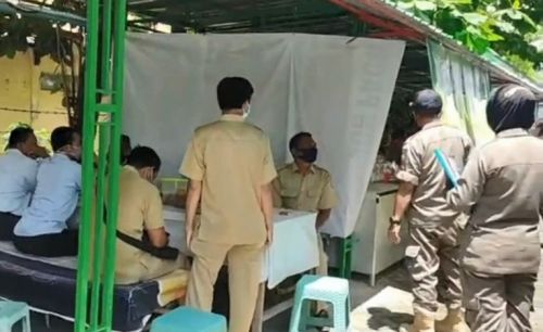 Sejumlah PNS terjaring razia Satpol PP saat asyik ngopi saat jam kerja (Foto / Metro TV)