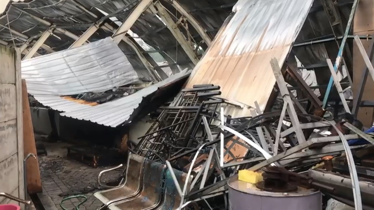 Pabrik Spring Bed di Jember Terbakar