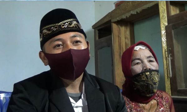 Pria Gagah Nikahi Nenek 74 Tahun di Ponorogo, Ini Kisah Cintanya!