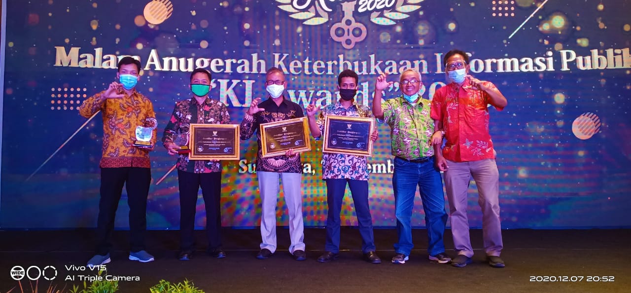 Foto: Malam Anugerah KI Awards Keterbukaan Informasi Publik 2020 di Grand Dafam Signature Hotel Surabaya, Senin, 7 Desember 2020.