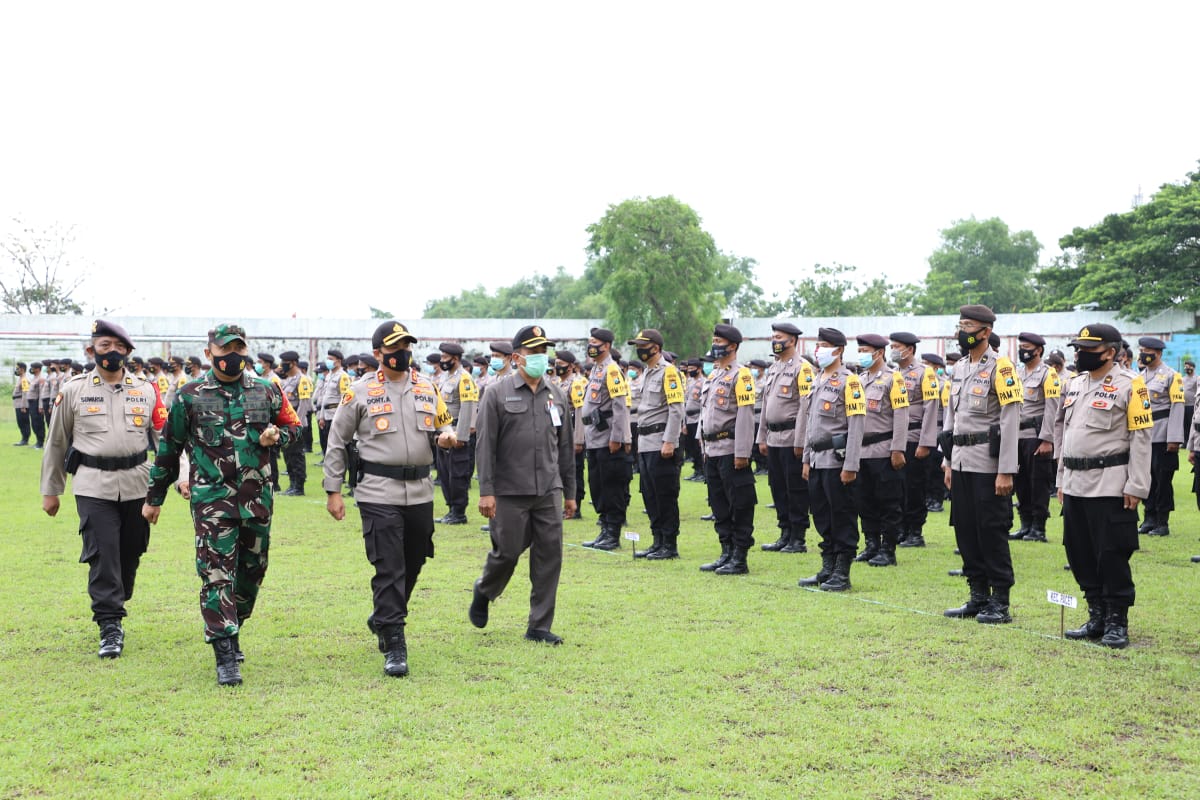 Apel pergeseran pasukan ke TPS Pilkada Mojokerto di Stadion Gajah Mada. (ft/clicks)