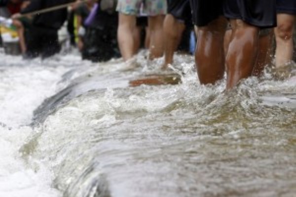 Tanggul di Lamongan Jebol, Sekolah dan Lahan Pertanian Terendam Banjir