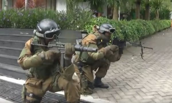 Bupati Banyuwangi Disandera Teroris, Pasukan Raider Serbu Kantor Pemkab