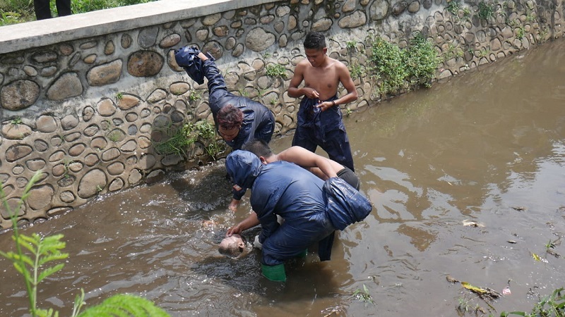 Jasad pria mengambang di Sungai Gladak Probolinggo