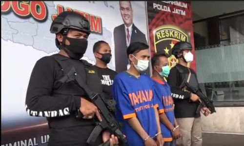 Dua pelaku curanmor asal Lumajang diringkus Petugas Subdit Jatanras Polda Jatim (metrotv)