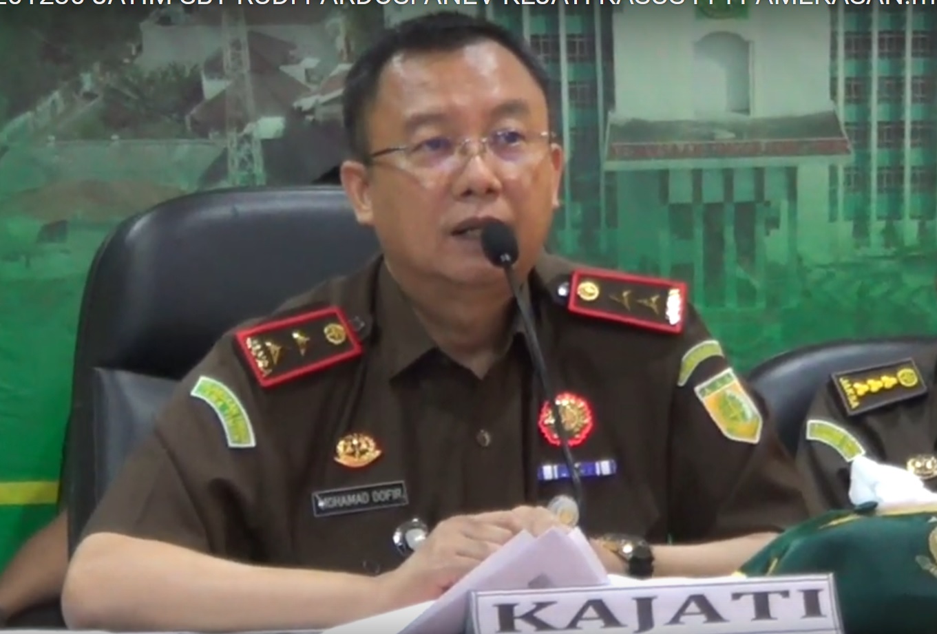 Kajati Jatim M. Dofir saat memaparkan anev penanganan perkara tahun 2020 (Foto / Metro TV)