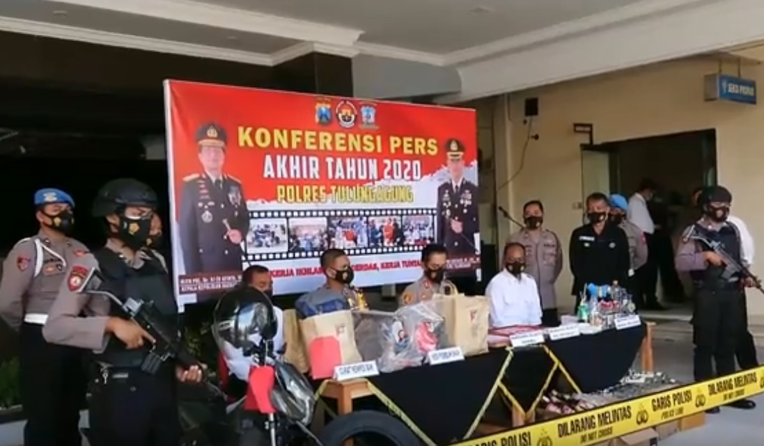 Polres Tulungagung mengelar rilis akhir tahun 2020.  (metrotv)