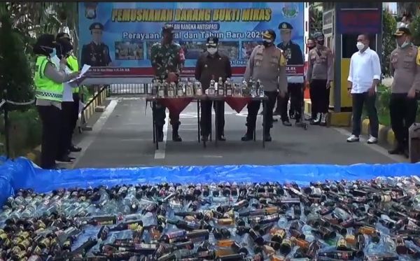 Jelang Pergantian Tahun, Polres Malang Musnahkan Ribuan Miras