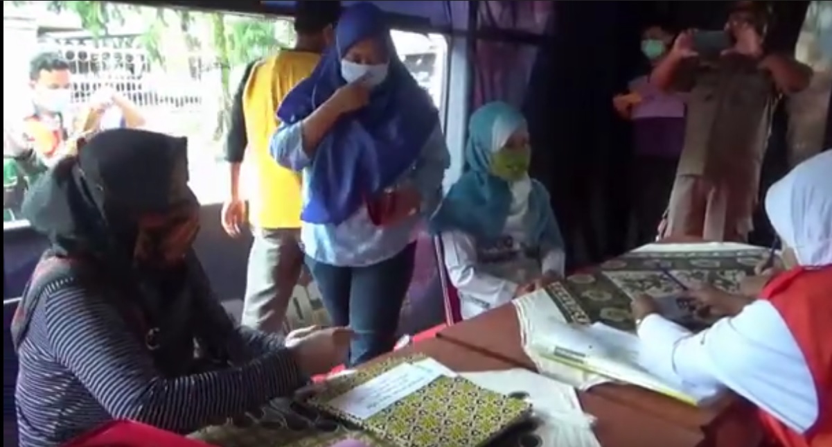 Pengunjung Telaga Sarangan wajib menjalani rapid test. (metrotv)