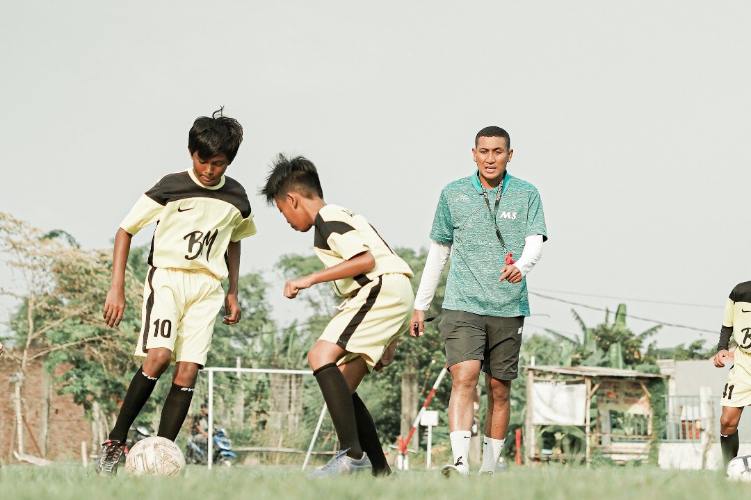 Pemain Persebaya Piilih Latih SSB