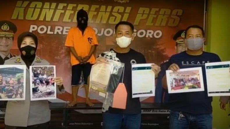 FNK diamankan Satreskrim Polres Bojonegoro setelah diduga melakukan penghasutan untuk tak patuhi protokol kesehatan (Foto / Metro TV)