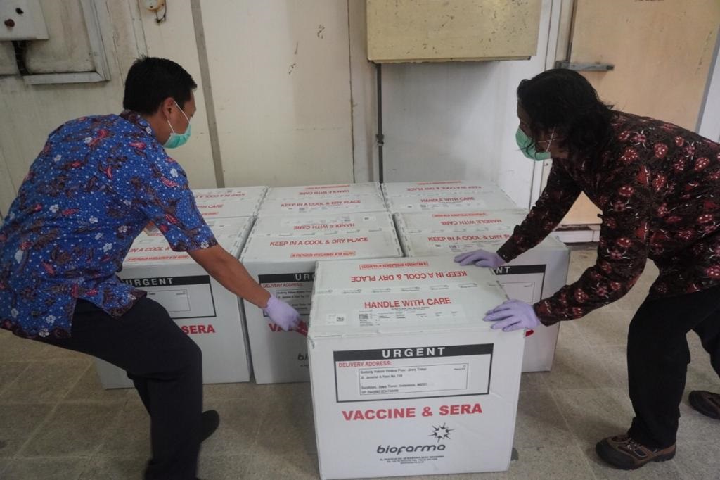 77.760 Vaksin Covid-19 Tiba di Jatim, Khofifah : Prioritas Tahap I untuk SDM Kesehatan