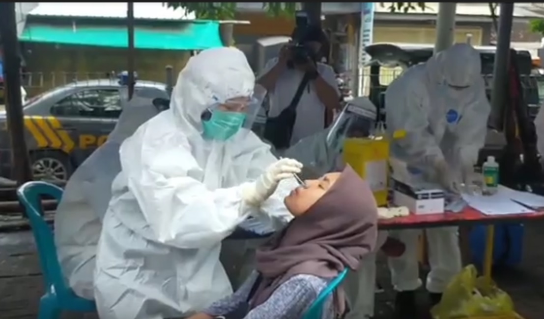 Rapid Test Antigen di Pasar Semampir, Probolinggo. (metrotv)
