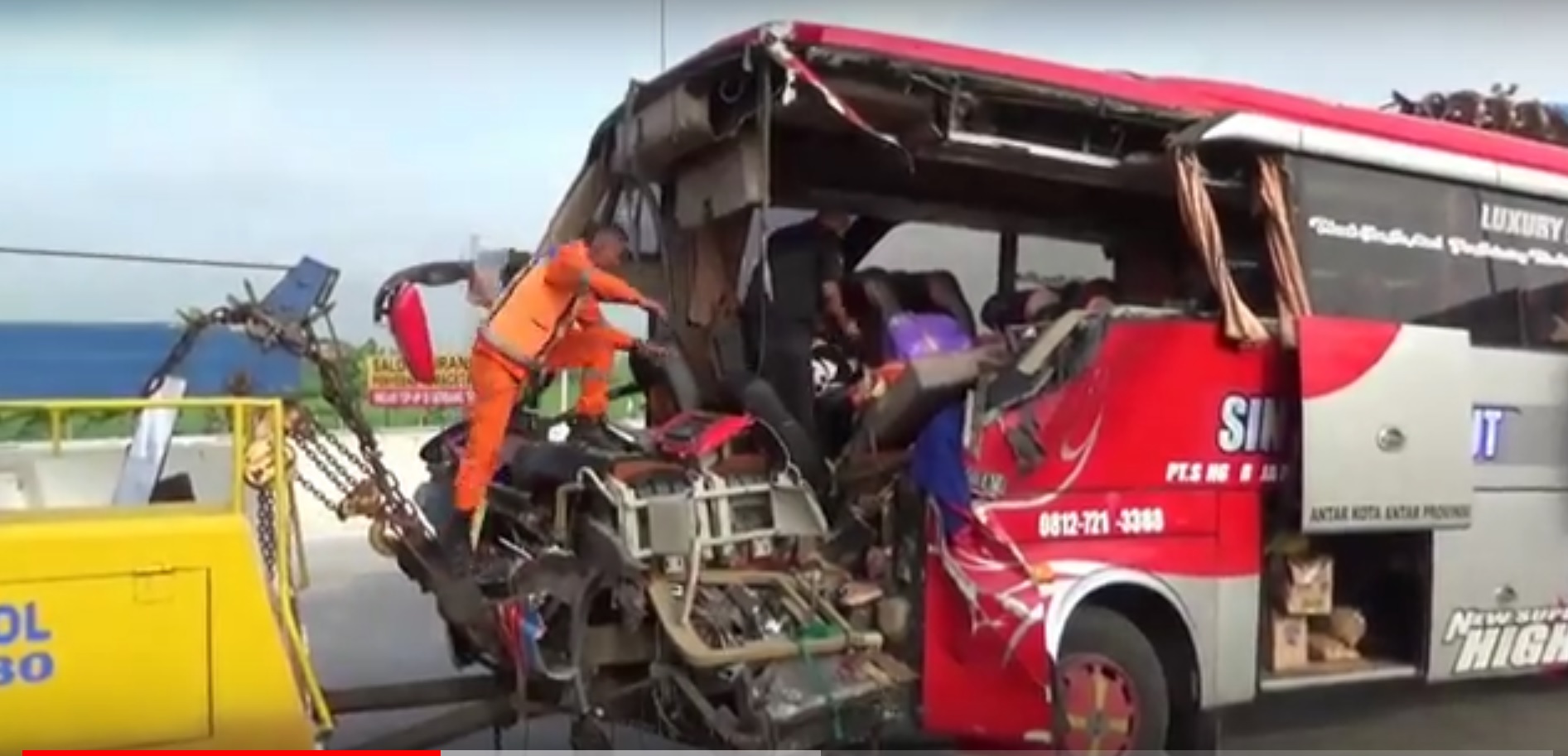 Bus Tabrak Truk di Tol Ngawi-Kertosono, 4 Orang Tewas