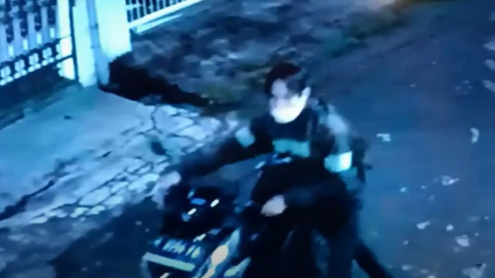 Salah satu pelaku pencurian motor terekam CCTV. (metrotv)